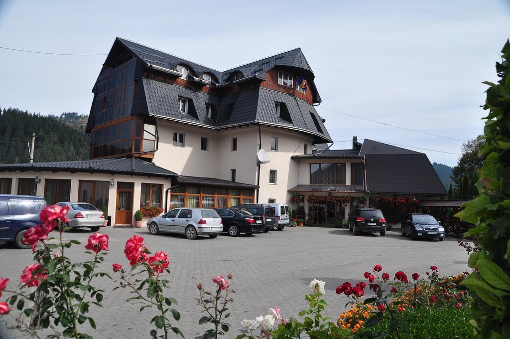 Hotel Cosmos Câmpulung Moldovenesc Eksteriør billede