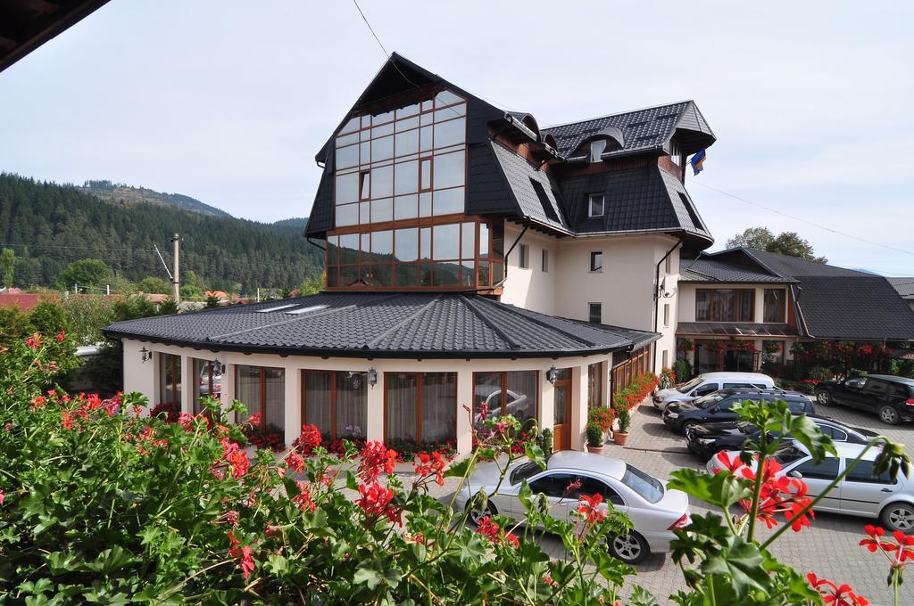 Hotel Cosmos Câmpulung Moldovenesc Eksteriør billede