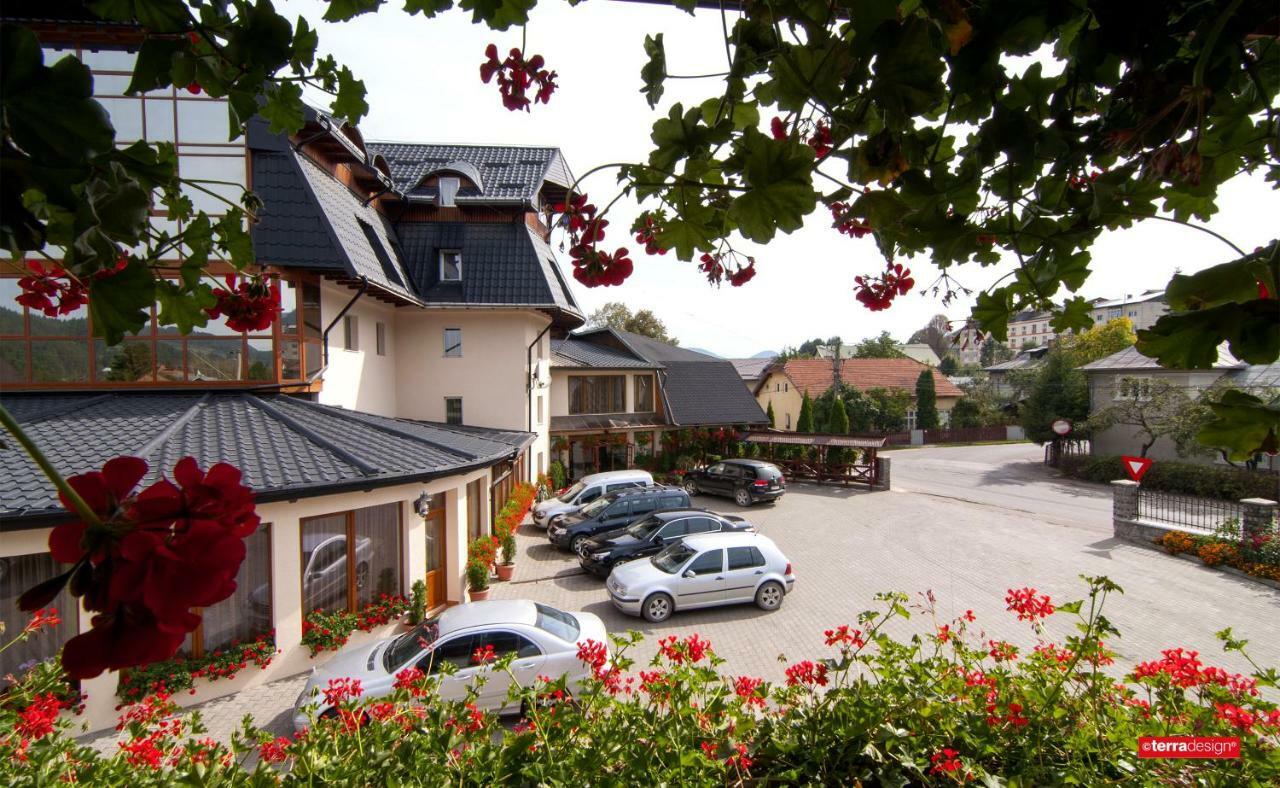 Hotel Cosmos Câmpulung Moldovenesc Eksteriør billede