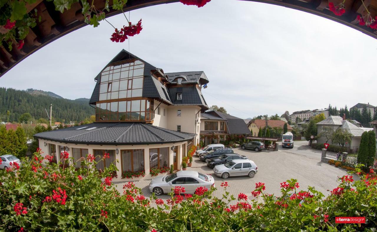 Hotel Cosmos Câmpulung Moldovenesc Eksteriør billede