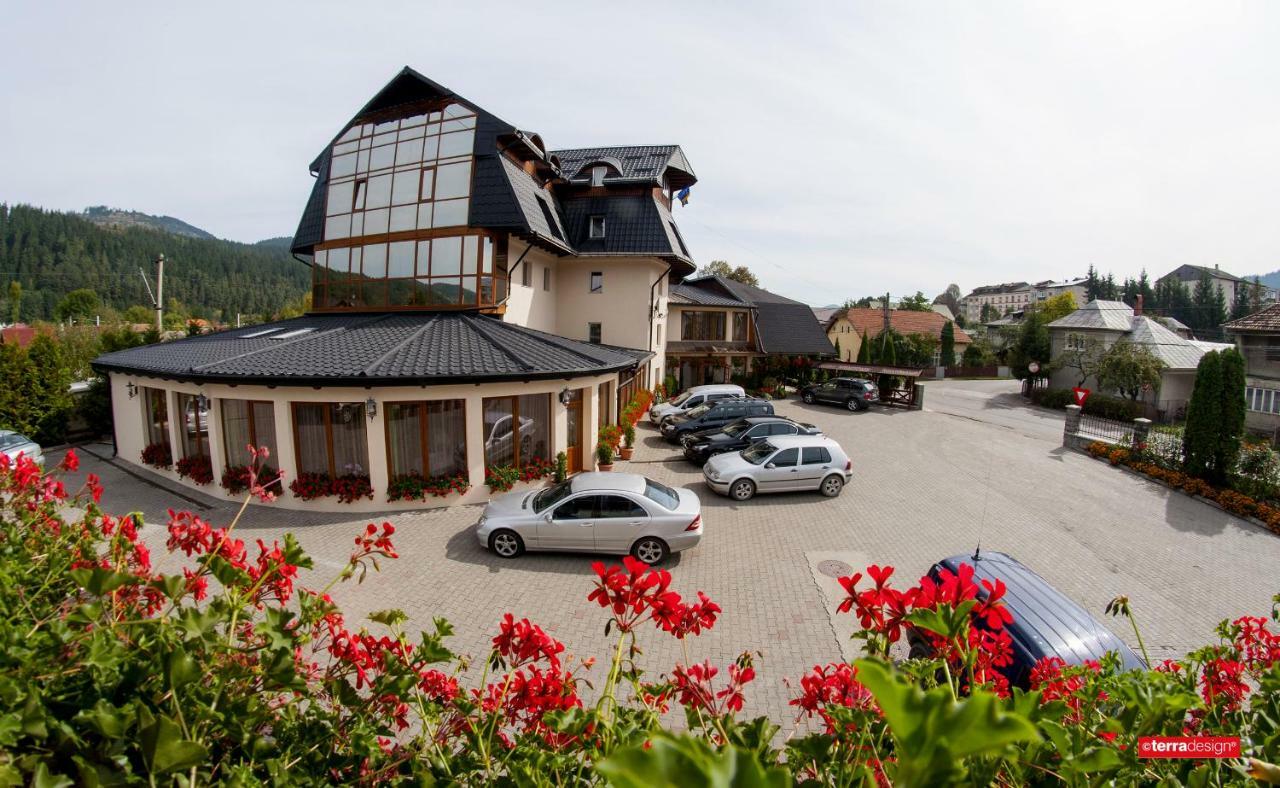Hotel Cosmos Câmpulung Moldovenesc Eksteriør billede