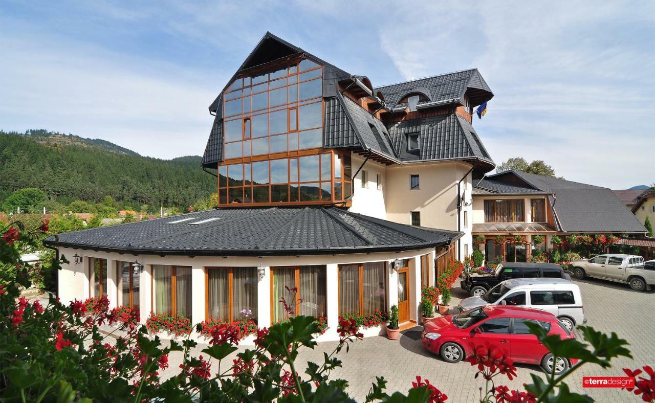 Hotel Cosmos Câmpulung Moldovenesc Eksteriør billede